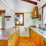 Sunny Family Villa, Βίλα *