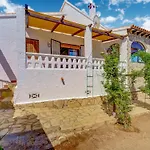 Sunny Family Villa, *