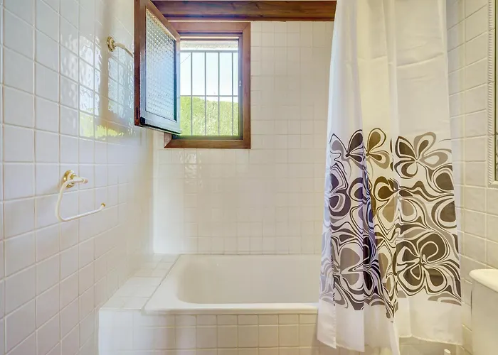 Sunny Family Villa, *