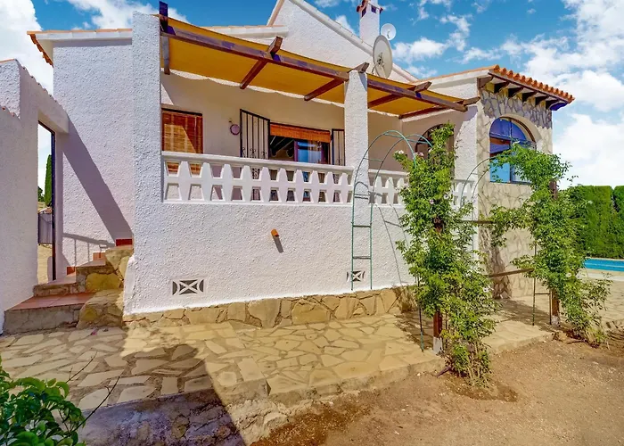 Sunny Family Villa, *